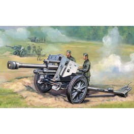 LeFH 18/18M Gun with servants